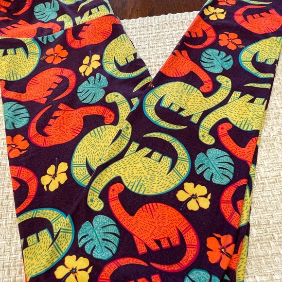 OS LuLaRoe Dinosaur Leggings - Picture 4 of 7
